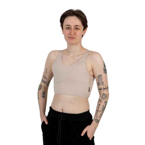 Binder sport wąskie ramiączka na modelu z przodu.