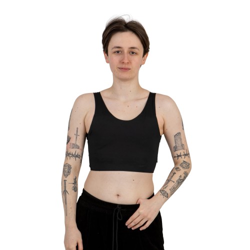 Binder sport wąskie ramiączka na modelu z przodu.