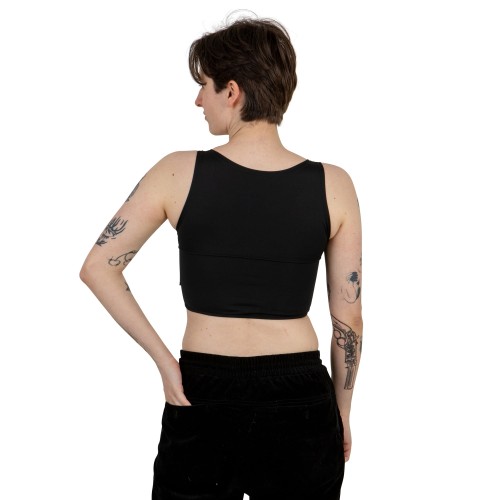 Binder sport wąskie ramiączka na modelu z tyłu.