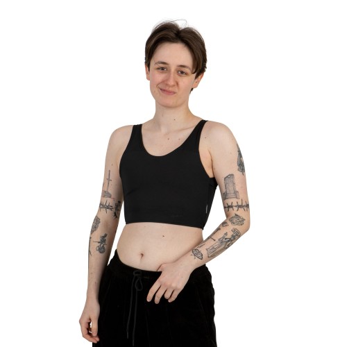 Binder sport wąskie ramiączka na modelu z przodu.