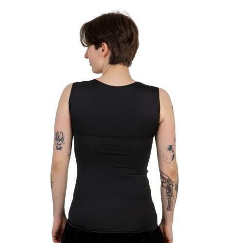 Binder Basic czarny, długi na modelu z tyłu.