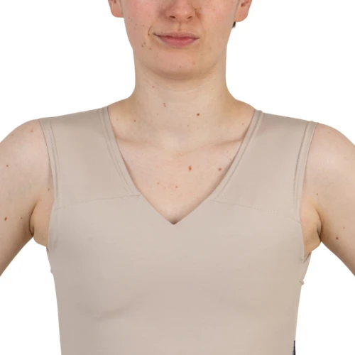 Szpiczasty dekolt bindera.